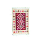 covor-traditional-culoare-3-mijloc-rosu-margini-bej-dimensiune-60-x30922.jpg