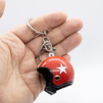 breloc-pentru-chei-negru-model-casca-moto-cu-carabina-si-inel-030frzd33037.jpg